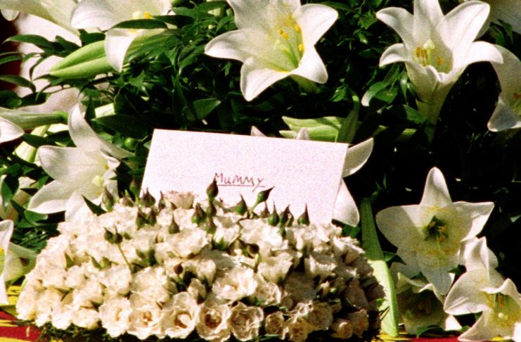 FLOWERS FROM THE THE PRINCES TO DIANA SIT ON COFFIN IN LONDON