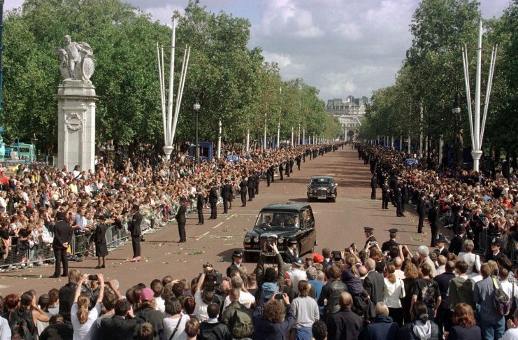The hearse carrying the body of Diana, Princess of Wales, travels back down The Mall following the f..