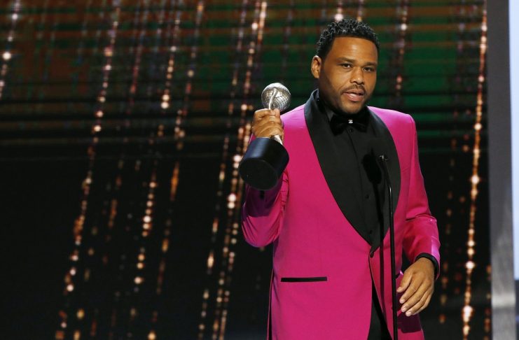 Anthony Anderson accepts his award during the 48th NAACP Image Awards in Pasadena