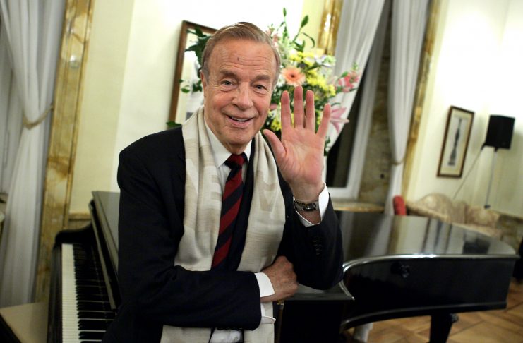 Italy’s director Franco Zeffirelli waves before of ceremony at the British Embassy in Rome.