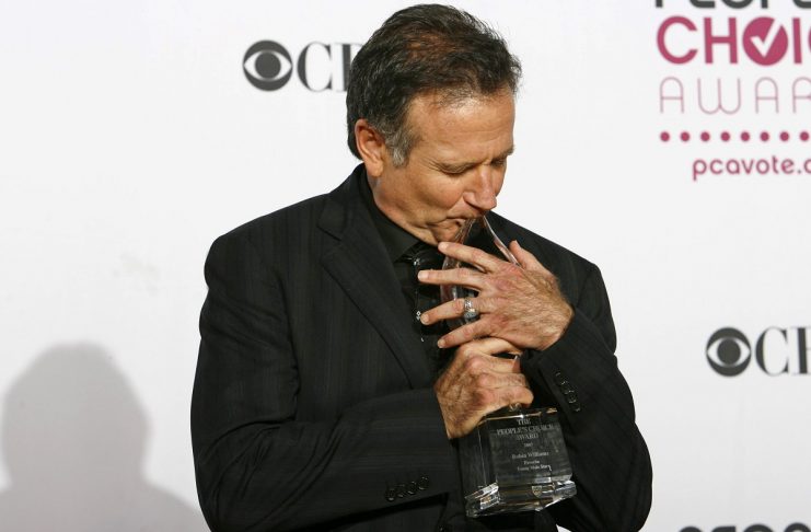 Williams kisses award for favorite funny male star at the 33rd annual People’s Choice Awards in Los Angeles