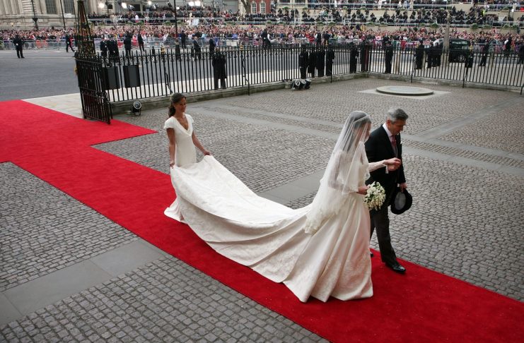 Kate Middleton is escorted by her father Michael (R) and sister Pippa (L) at Westminster Abbey for her wedding to Prince William in London