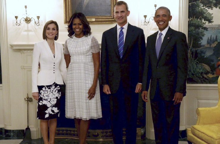 Spain’s Queen Letizia, U.S. First Lady Obama, Spain’s King Felipe and U.S. President Obama pose during a visit to the White House