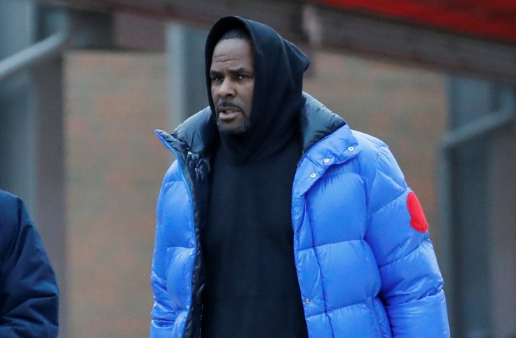 R. Kelly leaves Cook County jail in Chicago