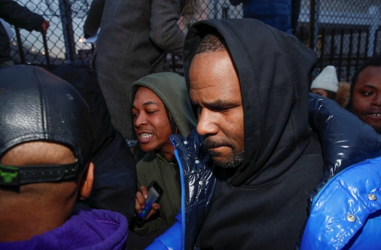 R. Kelly leaves Cook County jail in Chicago