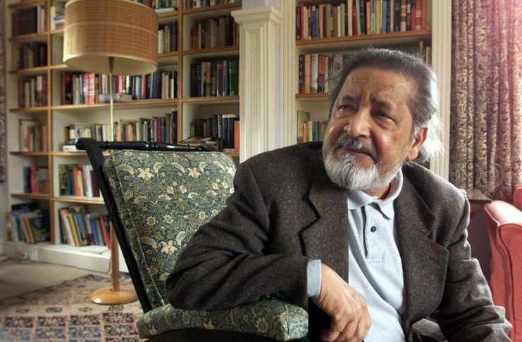 British author V.S. Naipaul at his home near Salisbury, Wiltshire, October 11, 2001 after it was ann..